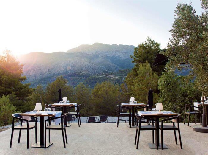 Terraza restaurante aire librecon vistas valle guadalest